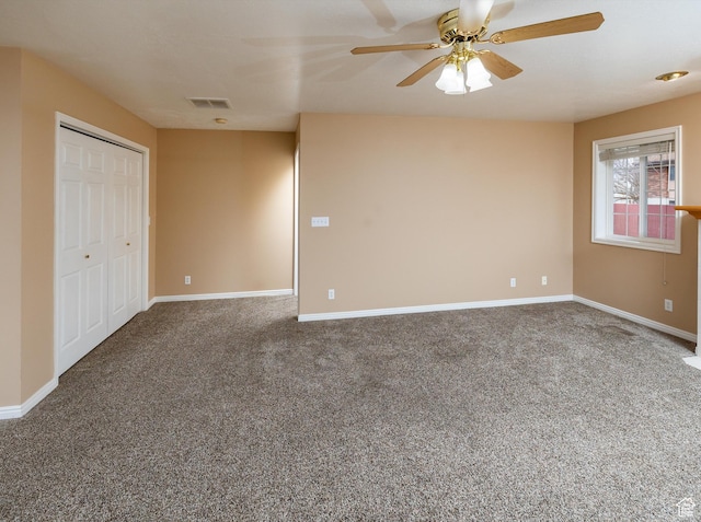 unfurnished room featuring ceiling fan and carpet