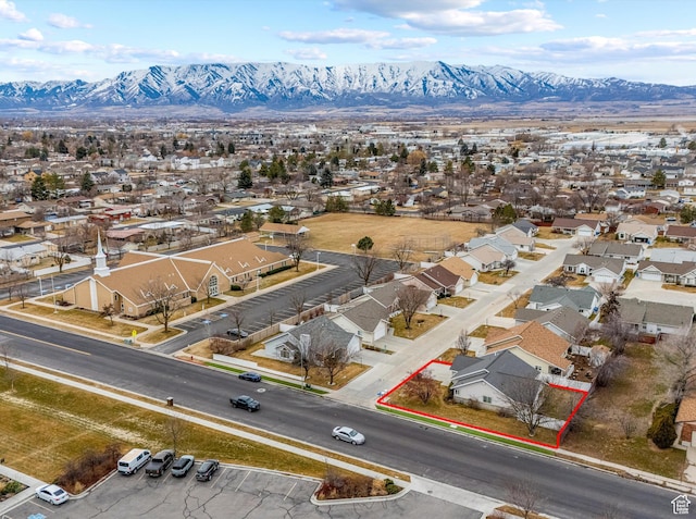 bird's eye view with a mountain view