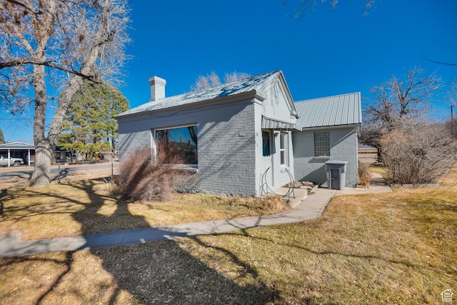 view of side of property with a lawn
