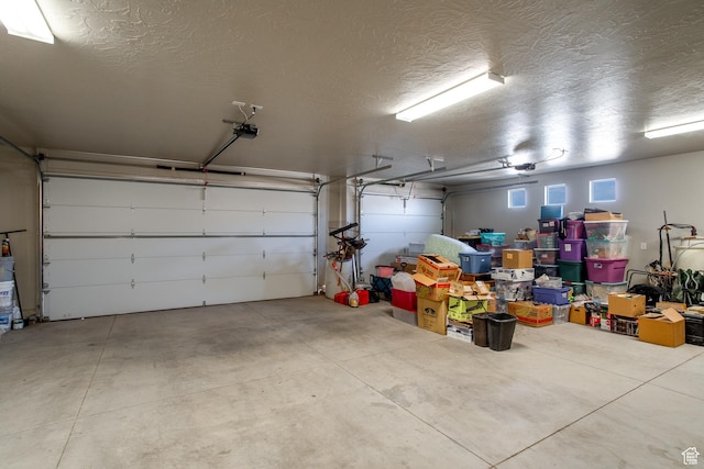 3274 W 2530 S, Hurricane, UT 84737 - garage featuring a garage door opener