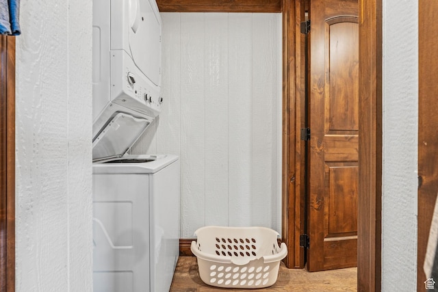 361 N 100 W, Holden, UT 84636 - clothes washing area featuring stacked washer and clothes dryer