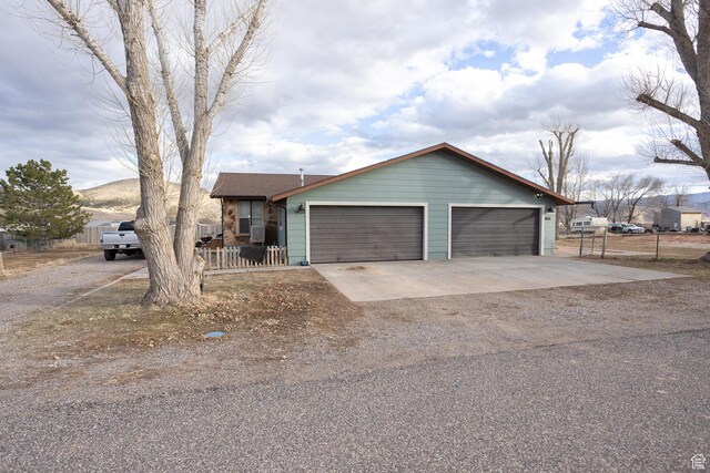 1904 N Rocky Ford Rd, Sigurd, UT 84657 - ranch-style house with a garage