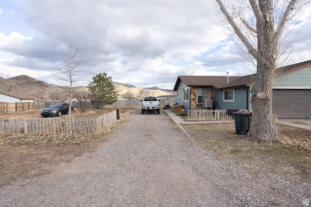 1904 N Rocky Ford Rd, Sigurd, UT 84657 - view of front of property with a garage and a mountain view