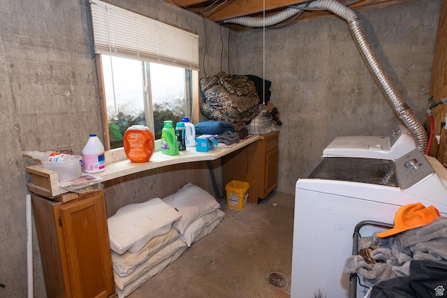 1904 N Rocky Ford Rd, Sigurd, UT 84657 - washroom featuring washing machine and dryer