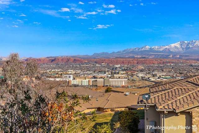 bird's eye view with a mountain view