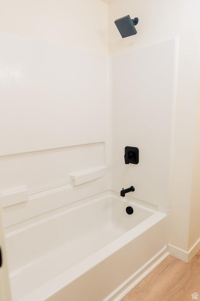 1898 N Rocky Ford Dr, Sigurd, UT 84657 - bathroom featuring wood finished floors, bathing tub / shower combination, and baseboards
