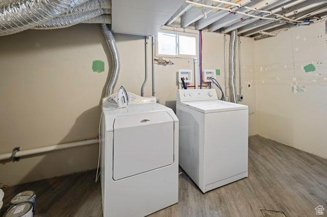 575 N 300 E, Tremonton, UT 84337 - laundry room featuring light wood-style flooring, laundry area, and washing machine and dryer