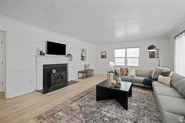 575 N 300 E, Tremonton, UT 84337 - living room featuring a textured ceiling, wood finished floors, and crown molding