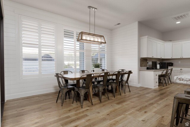 717 S 775 W, Hurricane, UT 84737 - dining space featuring built in desk and light hardwood / wood-style flooring