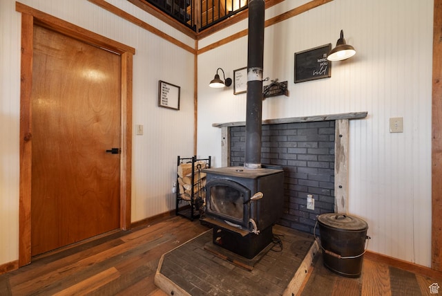 9742 S Crk 29, Duchesne, UT 84021 - interior details with baseboards, a wood stove, and wood finished floors