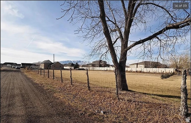 view of yard featuring a rural view