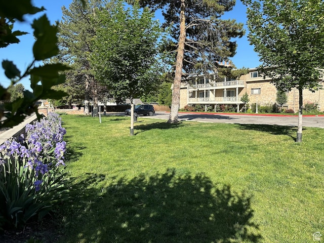 2220 E Murray Holladay Rd Unit 140, Holladay, UT 84117 - view of property's community featuring a lawn