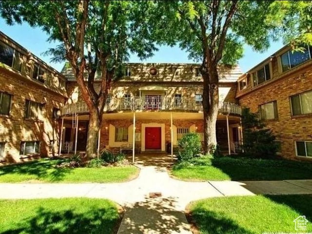 2220 E Murray Holladay Rd Unit 140, Holladay, UT 84117 - townhome / multi-family property featuring a balcony and a front yard