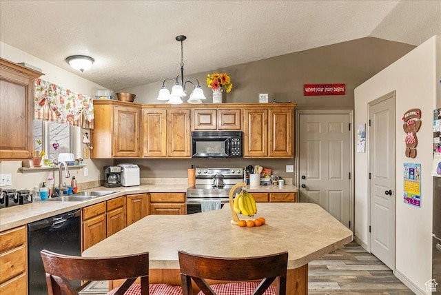 4323 W 25 S, West Point, UT 84015 - kitchen featuring lofted ceiling, sink, hanging light fixtures, black appliances, and light wood-type flooring