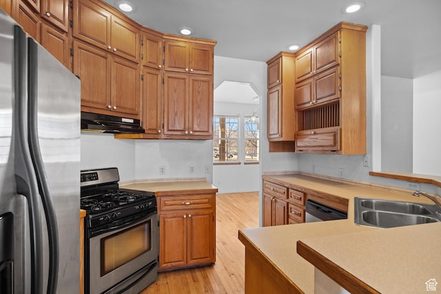 567 S 400 E, Moab, UT 84532 - kitchen with stainless steel appliances, under cabinet range hood, a sink, light wood-style flooring, and recessed lighting