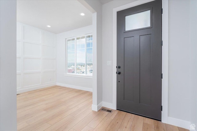 2998 N 1080 W, Lehi, UT 84043 - foyer entrance featuring visible vents, baseboards, light wood-style floors, and recessed lighting