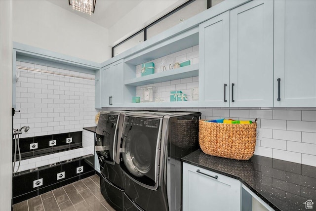 laundry room with cabinets and independent washer and dryer