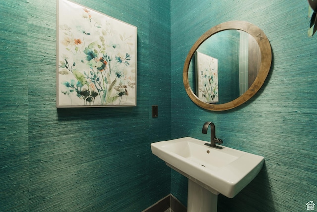 bathroom with sink