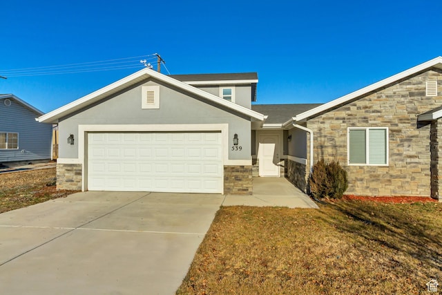 view of front of property featuring a garage and a front yard