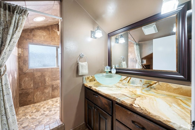 75 N 200 W, Kanab, UT 84741 - bathroom featuring lofted ceiling, vanity, and curtained shower