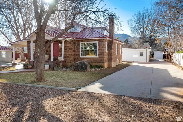 75 N 200 W, Kanab, UT 84741 - view of front of home featuring an outbuilding, a mountain view, a garage, and a front yard