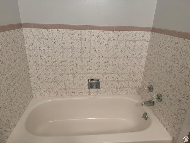 425 E 100 S, Mount Pleasant, UT 84647 - bathroom with a tub