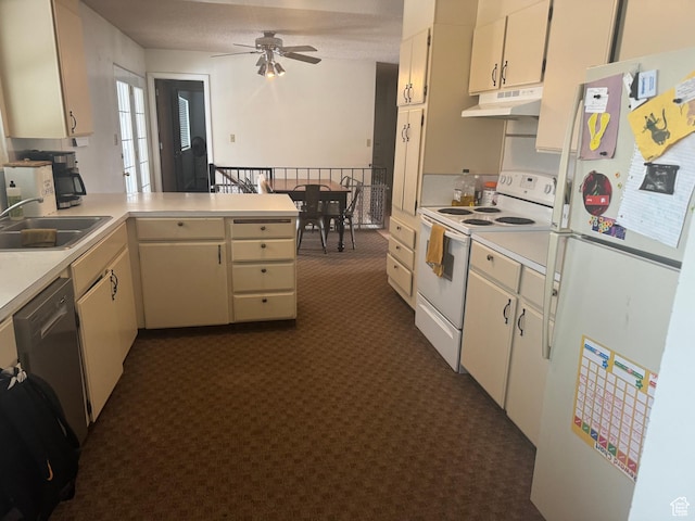 425 E 100 S, Mount Pleasant, UT 84647 - kitchen featuring sink, white appliances, kitchen peninsula, ceiling fan, and cream cabinets