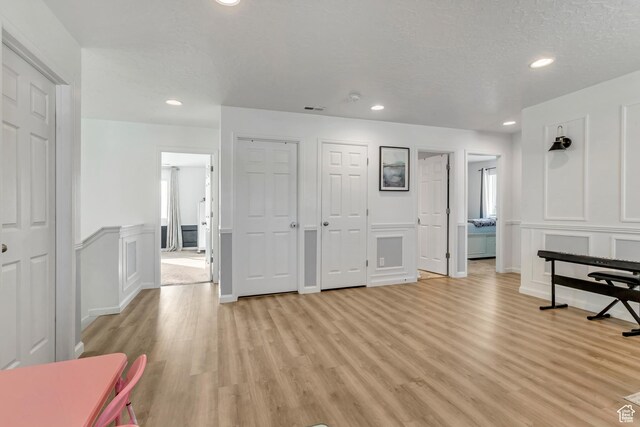 739 W Wild Hyacinth Dr, Saratoga Springs, UT 84045 - interior space featuring light hardwood / wood-style floors and a textured ceiling