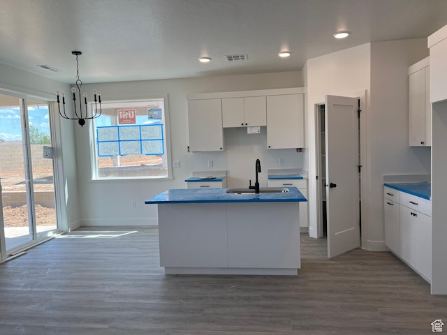 344 W Rosie Loop Unit 46E, Cedar City, UT 84721 - kitchen featuring a chandelier, baseboards, white cabinets, wood finished floors, and recessed lighting