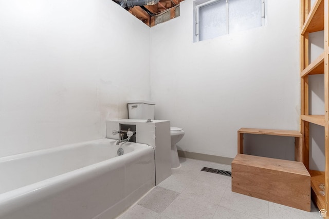 bathroom featuring toilet and a bathtub