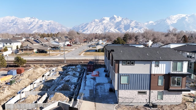 view of mountain feature with a residential view