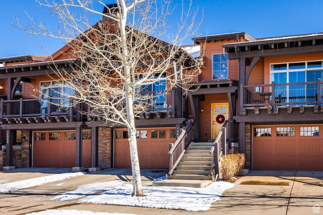 view of front of house featuring a garage