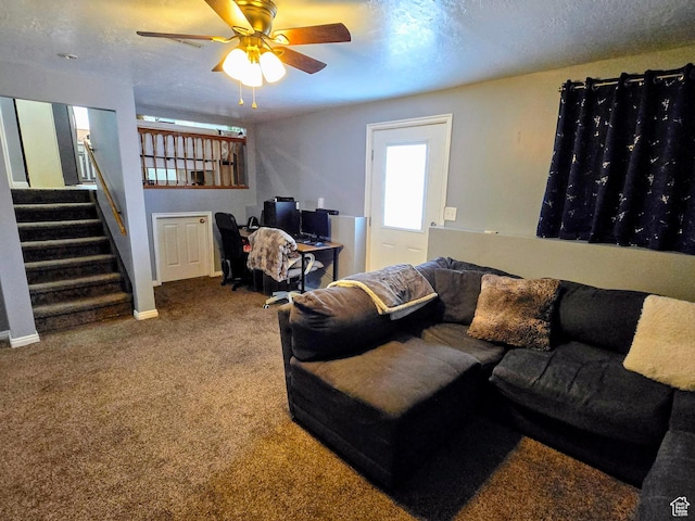 carpeted living room featuring ceiling fan