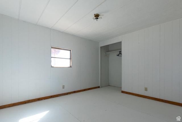 unfurnished bedroom featuring a closet