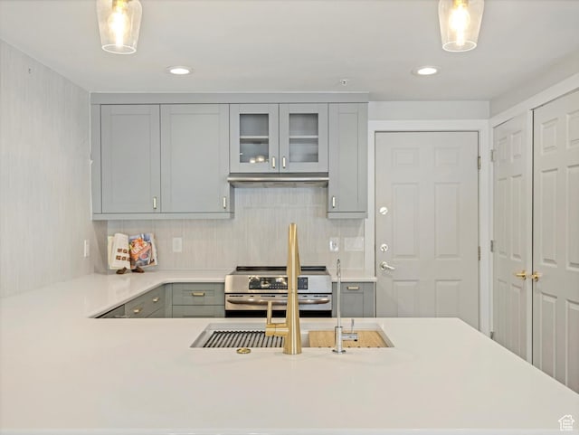 900 Bitner Rd Unit K17, Park City, UT 84098 - kitchen with stainless steel electric range oven, decorative light fixtures, gray cabinets, and decorative backsplash