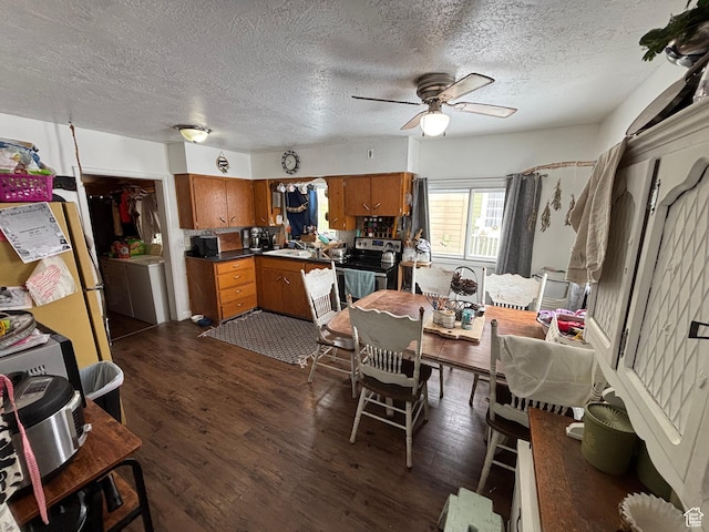 353 S 9th St, Montpelier, ID 83254 - dining area featuring dark wood finished floors, ceiling fan, and a textured ceiling