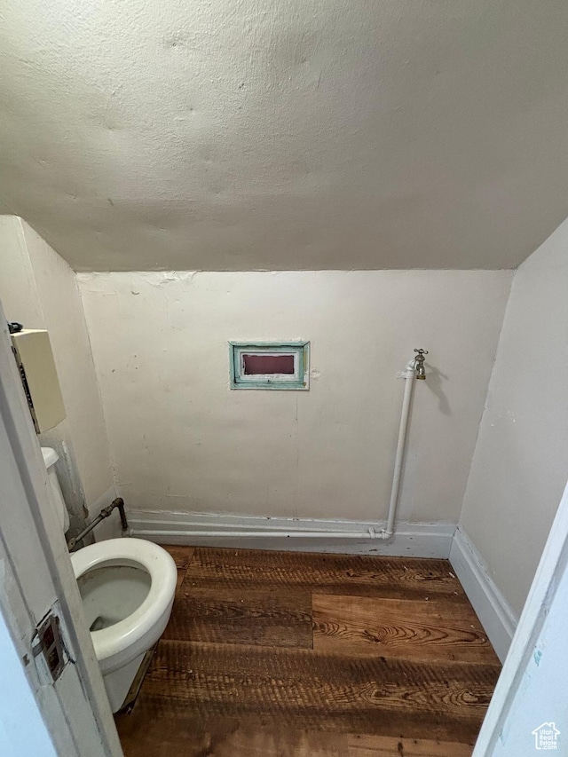 353 S 9th St, Montpelier, ID 83254 - bathroom with toilet, baseboards, and a textured ceiling
