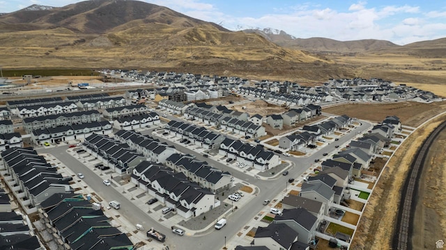 bird's eye view with a mountain view