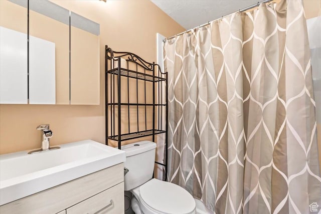 full bathroom with toilet, vanity, and a shower with curtain