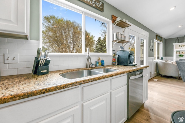 888 W Vahe St S, Draper, UT 84020 - kitchen featuring tasteful backsplash, a sink, dishwasher, light wood finished floors, and white cabinetry