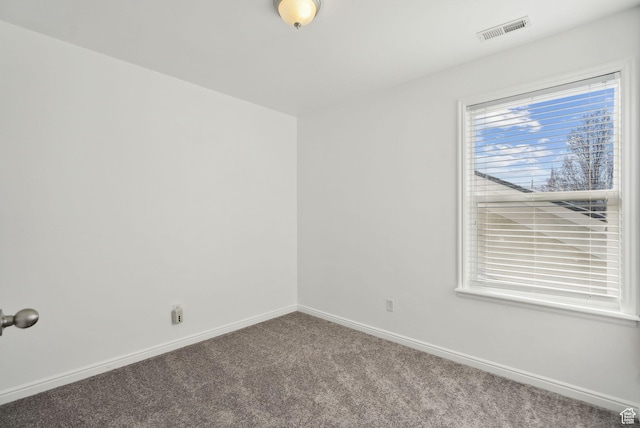 unfurnished room with carpet