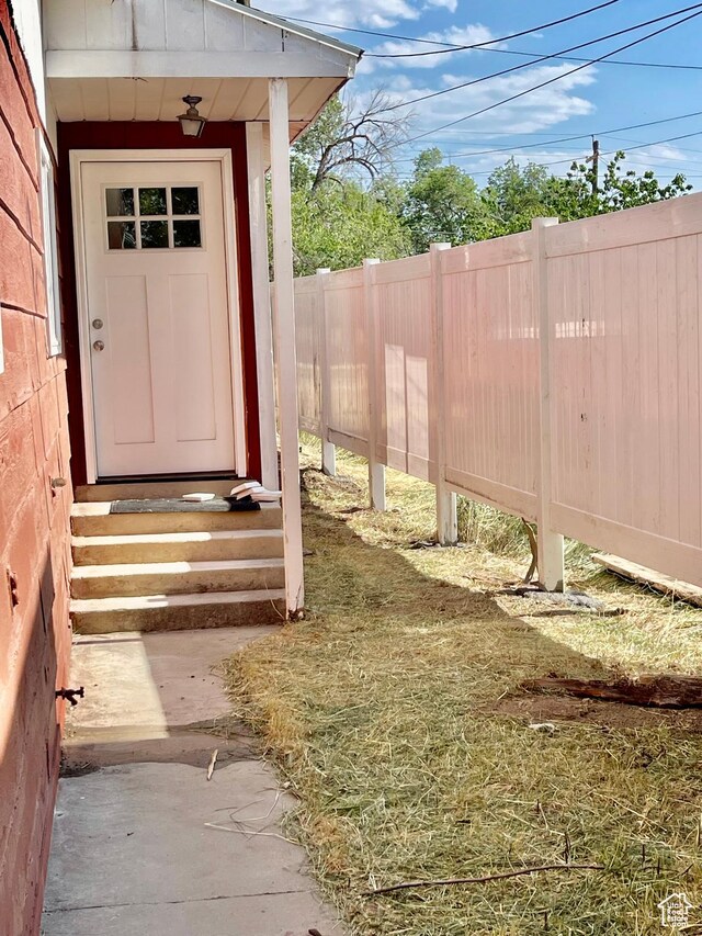 255 W Main St, Mount Pleasant, UT 84647 - view of exterior entry