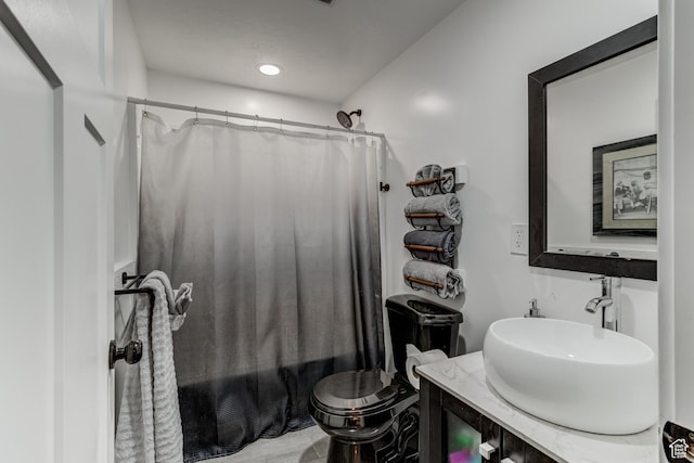720 S 700 E, Mount Pleasant, UT 84647 - bathroom with a sink, a shower with shower curtain, and toilet