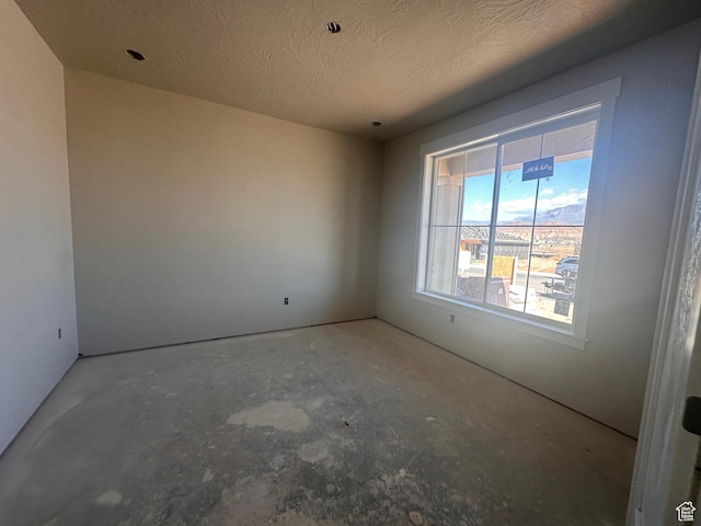 3997 W 1500 S, Hurricane, UT 84737 - empty room featuring concrete floors