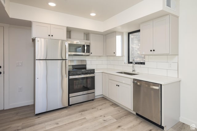 1185 S Murphy Ln Unit 201B, Moab, UT 84532 - kitchen with stainless steel appliances, a sink, tasteful backsplash, light wood-style flooring, and recessed lighting