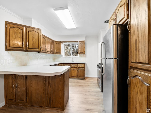 575 E 500 N, Pleasant Grove, UT 84062 - kitchen featuring a peninsula, backsplash, light wood finished floors, and stainless steel appliances