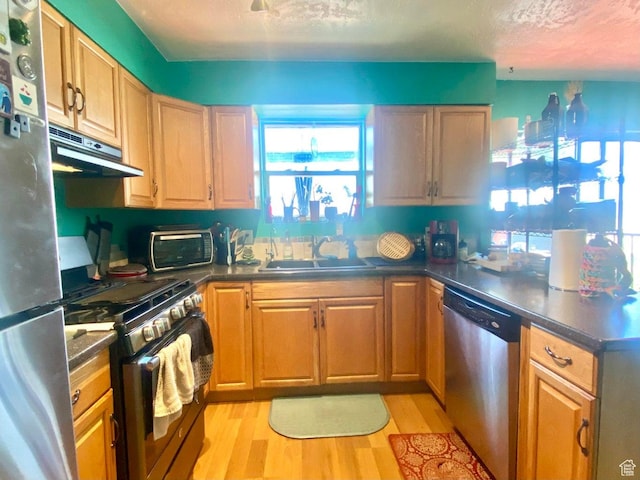 289 E 400 N, Parowan, UT 84761 - kitchen with sink, light hardwood / wood-style flooring, stainless steel appliances, and a textured ceiling