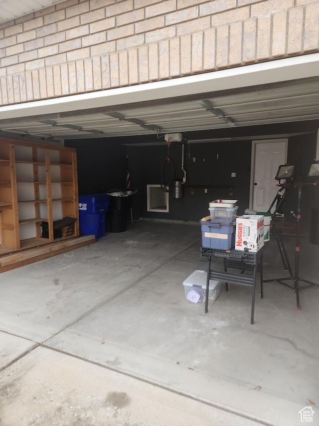 548 S 675 W, Centerville, UT 84014 - garage with a garage door opener