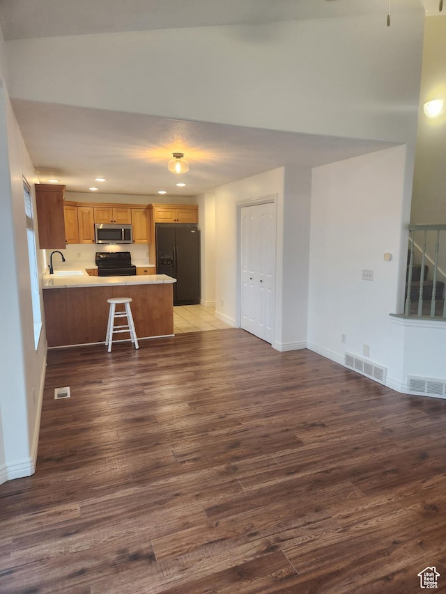 548 S 675 W, Centerville, UT 84014 - kitchen with sink, dark hardwood / wood-style floors, black appliances, and kitchen peninsula