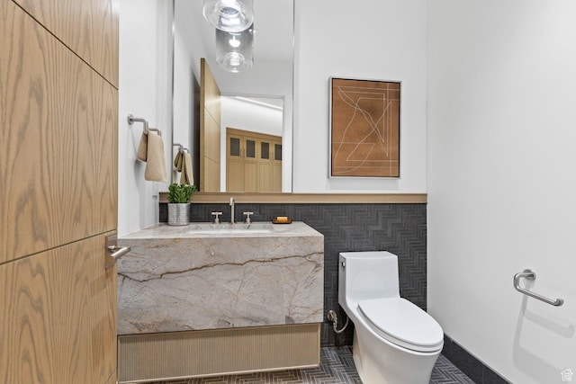 20 N Cliffside Dr, Washington, UT 84780 - bathroom featuring vanity and toilet